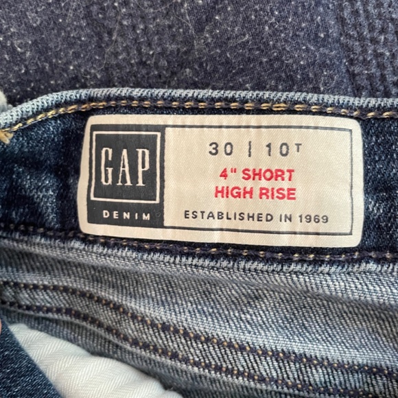 High rise gap shorts - Picture 3 of 3